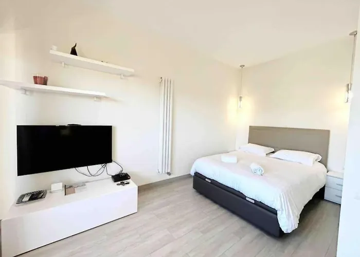 Il Gioiello : Apt 2 Pers, Clim, Piscine, Parking