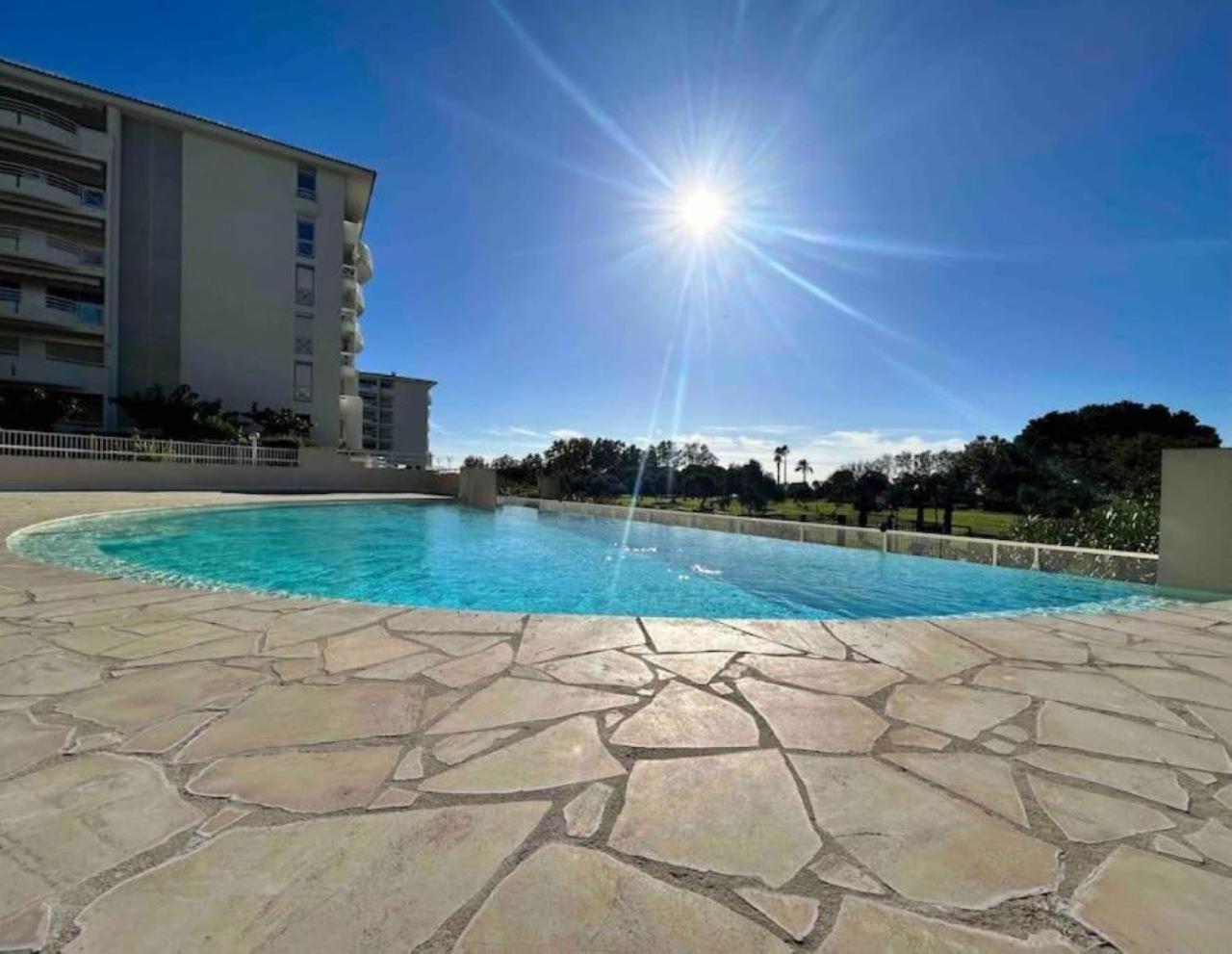Appartement Il Gioiello : 2 Pers, Clim, Piscine, Parking
